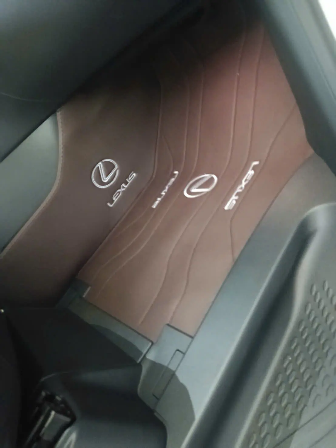   Thảm Lót Sàn 360 Lexus LM500h 4 chỗ